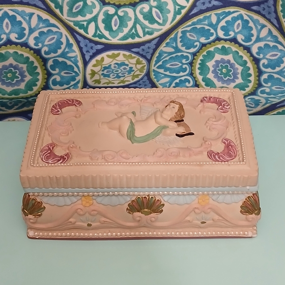 Vintage Sculpted Resin Jewelry Box With Cherub Design - Picture 6 of 14